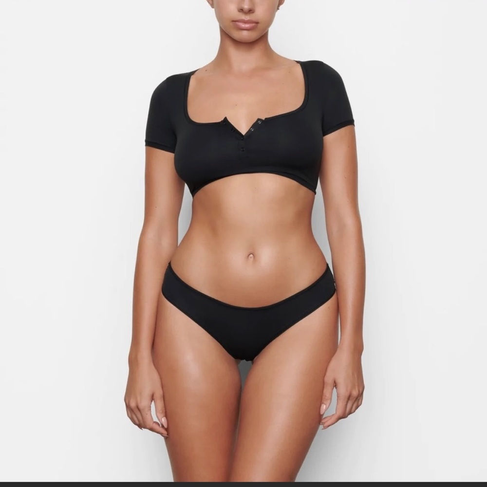 Skims Tops| Skims Henley Tops 🖤